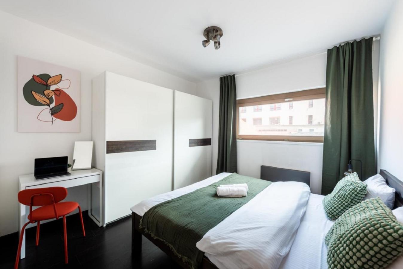 Spacious Apartments Near Karlin Square Prague Ngoại thất bức ảnh