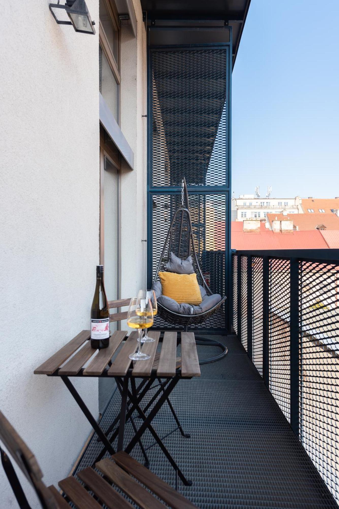 Spacious Apartments Near Karlin Square Prague Ngoại thất bức ảnh